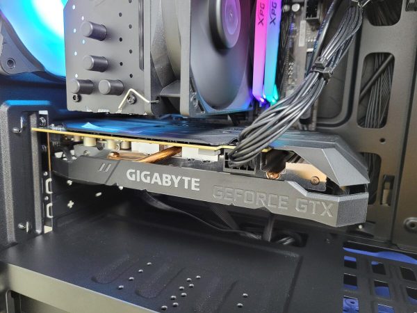 Intel i5-10400F GTX1660s 16GB 500GB 550W